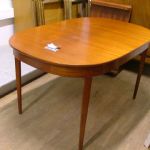 340 1377 DINING TABLE
